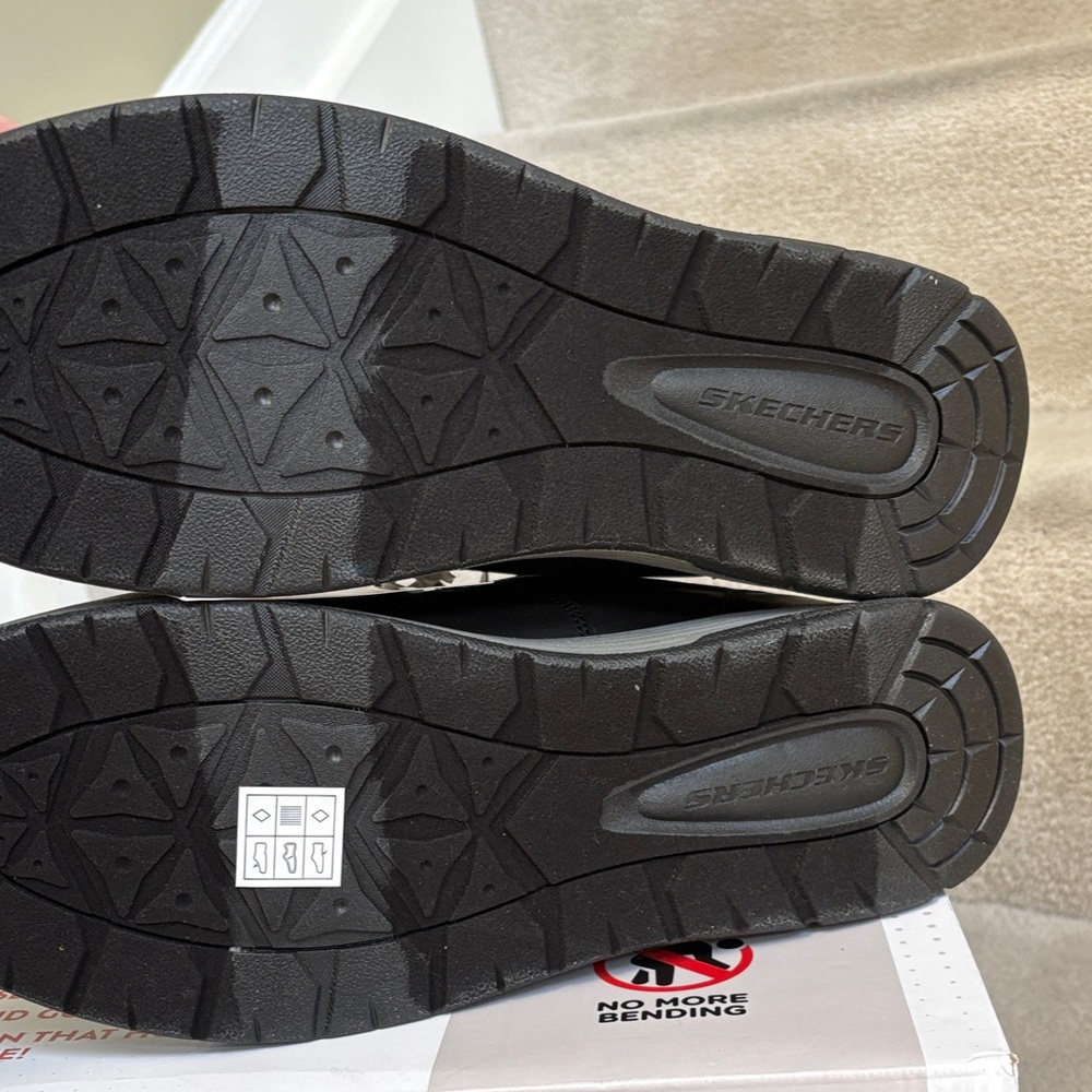NIB Skechers Men's Black & Gray Swift Fit Casual Hands Free Slip-On Shoes - Picture 4 of 6